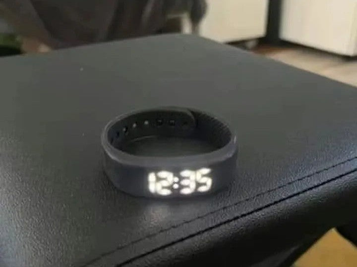 A customer's Dawn Wake Band showing 12:35